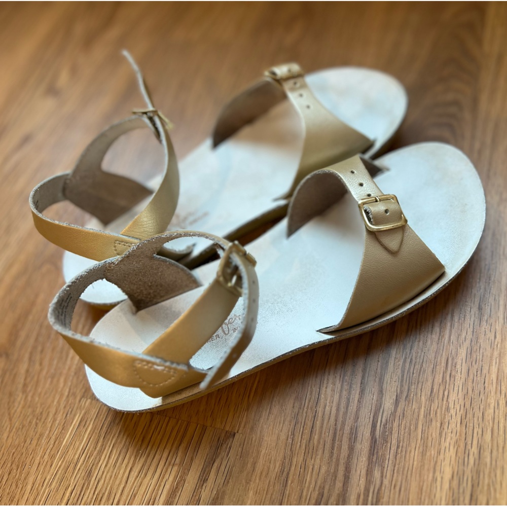 Saltwater sandals, metallic gold, girl’s size 3